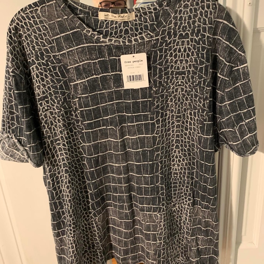 Free people, NWT, Grey print, size small, short sleeve tee,